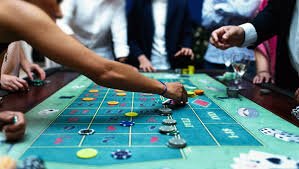 Antarmuka aplikasi mobile bento123 menampilkan fitur live casino dan taruhan sportsbook